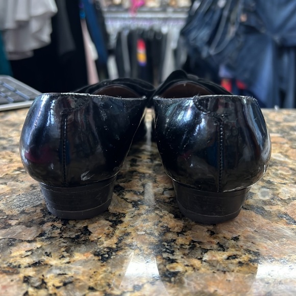 Vintage Vaneli black patent leather flat size 4 1/2 - Picture 2 of 5